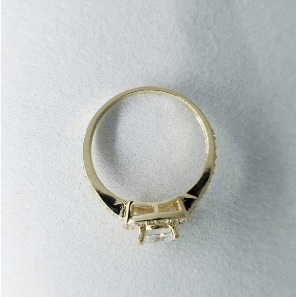 14KT Gold Elegant Round CZ Ring - Picture 6 of 11